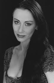 Leslie Cottle's Instagram, Twitter & Facebook