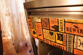 Contoh kitchen set yang bisa dijadikan referensi. Headless Bob Author At The Horror Of Being Emily