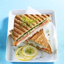 Croque Monsieur Au Saumon Et Au Boursin Recette Recette Croque Monsieur Recette Croquant Recettes De Cuisine