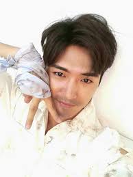 I know its not funny but .. He is beauitful even when he's dirty.) Danny Ahn,  you fine man.