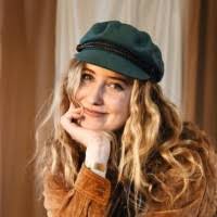 Hayley Accola's Instagram, Twitter & Facebook