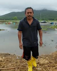 Tourist does tsumani to brazilian freak. Destruction Gets More Likes Indonesia S Tsunami Selfie Seekers Indonesia The Guardian