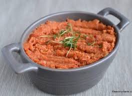 Grozavă la o gustare, dar și pentru cină. PastÄƒ De NÄƒut Cu Usturoi È™i Ardei CopÈ›i ReÈ›eta De Hummus Picant De Post Savori Urbane