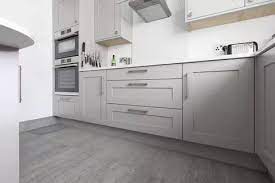 29 Catchy Kitchen Cabinet Hardware Ideas 2021 A Guide For Decorating Kitchen Cabinet Hardware Shaker Cabinets Metal Kitchen Cabinets