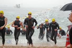 이 미숀베이 트라이애슬론은 2.8마일 달리기, 5마일 자전거 타기, 0.25마일 수영, 2마일 달리기, 0.25마일 수영으로 구성되었다. ì„¤ì•… ì „êµ­ íŠ¸ë¼ì´ì• ìŠ¬ë¡ ëŒ€íšŒ ì„±í™© ìŠ¤í¬ì¸  ì—°ì˜ˆ ë‰´ìŠ¤ ê¸°ì‚¬ë³¸ë¬¸ ê°•ì›ì‹ ë¬¸