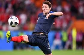 Arrivé sur la pointe des pieds en équipe de france, le joueur de stuttgart en allemagne est en train de devenir la coqueluche des supporters français, depuis le début de la coupe du monde. Coupe Du Monde 2018 Bleus La Statistique Impressionnante De Benjamin Pavard Avec Les Selections