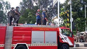 Lowongan kerja dinas pemadam kebakaran & penanggulangan bencana posisi belum tersedia dan lainnya untuk bulan agustus 2021. Di Pos Penyekatan Ppkm Darurat Lenteng Agung Mobil Damkar Semprotkan Cairan Disinfektan Suara Jakarta