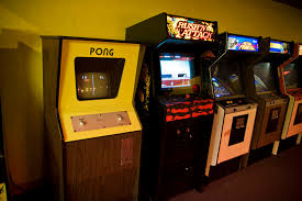 Juega al clásico e inigualable 'super pang', un clásico de capcom que apareció por primera vez en las máquinas recreativas y que más tarde se reversionó para la super nintendo. La Cabina De Una Maquina Arcade