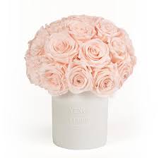 Blush pink flowers add a soft touch to beautiful diy flower arrangements. Fleura Vase With Eternity Roses Venus Et Fleur