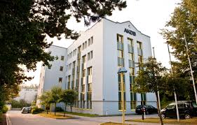 Our hotel is conveniently located in the city center just minutes from the central station. Geschaftsstelle Regensburg Akdb