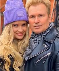 💔 Жених Устиньи Малининой отменил свадьбу в последний момент. 💍 Ещё  недавно девушка делилась радостью и показывала помолвочное кольцо, а её  родители — Александр Малинин и его супруга — с гордостью ...