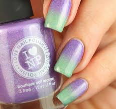 Also, nachdem ihre nägel sind bereit für die färbung, tragen sie eine erste schicht, bestehend aus einem farblosen lack. Ombre Nagel So Einfach Kann Man Nagel Mit Farbverlauf Selber Machen