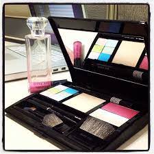 Estojo Cheio De Cores E Um Perfume Delicioso Na Imagem Da Mary Kay Mexico Le Look