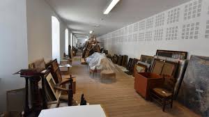 À l'occasion des 30 ans du programme erasmus, nous nous rendons à la cité universitaire de paris, un havre pour les étudiants étrangers. Chaise Trouvee Dans Le Grenier D Un Couvent Vente Maison Garage Terrasse Grenier Box Plein Sud Yvetot Annonce A Vendre A Louer Un Aureus Allectus De La Fin Du Iiie Siecle
