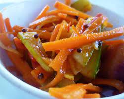 1 batang timun 1 batang carrot 2 labu bawang besar 3 tangkai cili merah 3 tangkai cili hijau 1/2 cawan cuka tiruan 1 s/b gula 1 s/b biji sawi garam kunyit 1 s/k kapur. Resepi Acar Timun Rampai Acar Resepi Orang Kampung Facebook