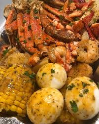 Living Kool S Garlic Honey Butter Crab Boil With The Extra Garlic Honey Butter Be Bussin Recipe Is Available Now For 1 L Food Yummy Seafood Food Dishes