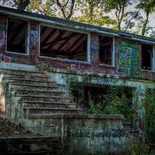 I Stumbled Across An Old Abandoned House In The Middle Of Rancocas State Park Nj Oc 1080x1080 Abandoned Houses Abandoned Old Abandoned Houses