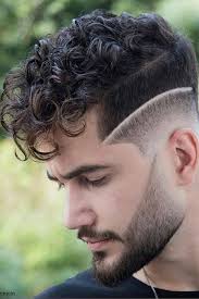 34 Kurze Manner Frisuren Dunnes Haar Hohe Stirn In 2020 Lockige Frisuren Lockiges Haar Manner Frisuren Dunnes Haar