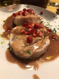 0,5 kg di castagne 300 g di salsiccia 1 coniglio tagliato a pezzi olio extra vergine di oliva sale e pepe q.p. Delizioso Coniglio Ripieno Di Castagne Con Melograno Picture Of Il Cucco Cisternino Tripadvisor