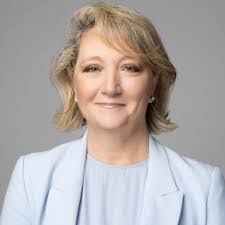 Elise Sutherland's Instagram, Twitter & Facebook