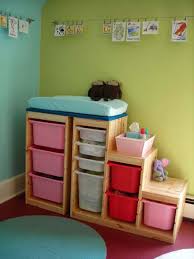 Du jeu de construction contenant de nombreuses petites pièces, aux jouets plus encombrants, chaque jouet doit trouver sa place pour ne pas encombrer le sol de la chambre ou. Zadie S A To Z Abode Meuble Rangement Jouet Trofast Ikea Table A Langer Murale