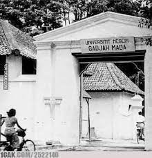Stasiun gubeng lama ternyata sama seperti jaman dulu. Ugm Di Tahun 1949 Saat Kampusnya Masih Dilingkungan Kraton Yogyakarta 1cak For Fun Only