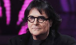 Ad esempio negli anni settanta la critica musicale etichettava con questo nome anche alcuni gruppi e solisti, come i led zeppelin ed i deep purple, che attualmente. Renato Zero Ero Una Provocazione Vivente La Difficile Giovinezza