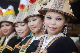 Sabah, negeri yang kedua terbesar di malaysia, terletak di utara pulau borneo, pulau ketiga terbesar di dunia. Suku Suku Asli Di Sabah Panorama Magazine