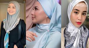 Kemaskan shawl mengikut keselesaan anda. Scarf Ring Gelang Getah Antara Aksesori Satu Lilit Hijab Tanpa Pin Pilihan Yang Pratikal Untuk Stail Di Hari Raya Hijabista