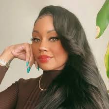 Dani Thomas's Instagram, Twitter & Facebook