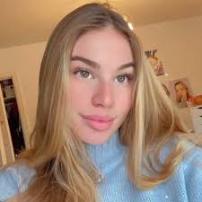 Katy Cloutier's Instagram, Twitter & Facebook