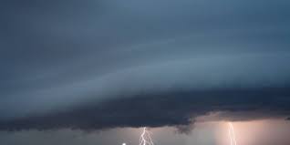 Ciężkie chmury zawisły nad warszawą. Tak Prezentowala Sie Burza Nadciagajaca W Nad Rejon Warszawy Warszawa Pl