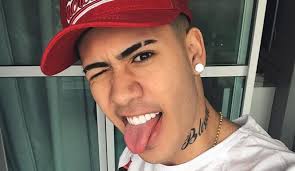 Ao que tudo indica, o novo programa do mc terá mais alguns episódios, principalmente devido ao seu sucesso no instagram. Mc Kevinho Chama Atencao No Instagram Com Look Tropical Portalnamira Com