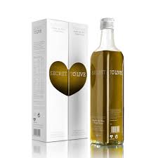 Desenhado Pela Soporte Comunicacion De Espanha O Azeite Secret To Live Joga Com Com As Palavras Olive E To Live De Forma A Ac Embalagens Azeites Garrafas