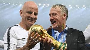 Eh bien, depuis décembre dernier didier deschamps affiche fièrement un nouveau sourire éclatant ! Didier Deschamps Quatre Ans Sur Le Toit Du Monde