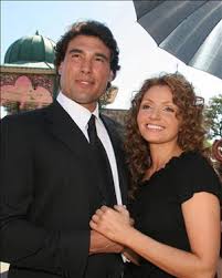Después de varios años de ausencia y tras varias súplicas de los fans la telenovela protagonizada por angélica rivera y eduardo yañez, destilando amor regresa mañana en el canal de telenovelas, pero también comenta que ya tiene propuestas para estar en proyectos de televisión. Eduardo Yanez Y Angelica Rivera Viajan A Europa