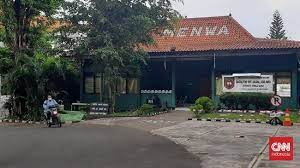 Pihak uns menyatakan sanksi terberat untuk menwa adalah pembubaran organisasi. Mtmgfri1mom7km