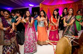 India dance encompasses a broad variety of dance and dance theater categories, starting from the very old temple or classical dance to contemporary and folk in addition, there are different types of indian folk dances which include bihu, bhangra, sambalpuri, ghumura dance, garba, and chhau. Gettin Jiggy With It Indian Wedding Dances Indian Fashion Blog