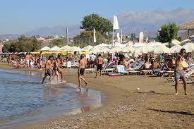 Η αγία μαρίνα ήταν ένα παραθαλάσσιο χωριό που έχει εξελιχθεί σε μία από τις πιο τουριστικές περιοχές της κρήτης και βρίσκεται σε απόσταση 9 χιλιομέτρων δυτικά της πόλης των χανίων. Agia Marina Xania Xania Paralies Ths Krhths Elizabeth Estate Agency