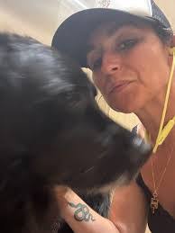 Lisa Cribb's Instagram, Twitter & Facebook