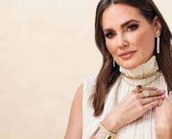 Elaine Madsen's Instagram, Twitter & Facebook