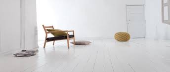 Peindre Un Escalier En Bois Avec La Peinture Renovation V33 Peinture Parquet Peindre Parquet Parquet Stratifie