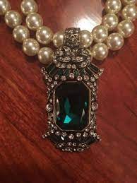 Heidi Daus Pearl Necklace With Emerald Green Colored Stone Heidi Daus Beautiful Jewelry Stone Color