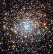 Hubble Glimpses a Glitzy Galactic Cluster | NASA