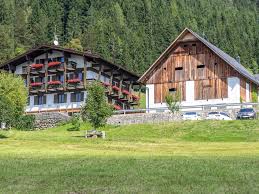 It offers modern accommodations with satellite tv. Start Haus Stampfer Fruhstuckspension Am Weissensee