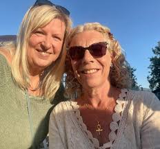 Hi everyone, I was Kim Eccles back in the day. Feel free to say Hi.