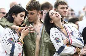 Dua and isaac have a lot of history and he holds a special place in her heart, a source told the tabloid. Dua Lipas Heisser Flirt Sie Nimmt Kendall Jenners Platz Ein