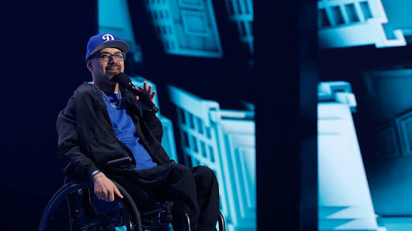 Daniel Alvarez takes the stage and brings the laughs with him! 🤣 America's Got Talent Tonight 8/7c | NBC and next day on Peacock, Vote for Daniel Alvarez at nbc.com/agtvote | AGT Auditions | Facebook