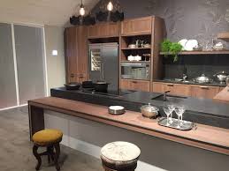 10 Avantages Et Inconvenients D Un Comptoir De Cuisine En Bois Decoration Interieure Cuisine Comptoirs De Cuisine En Bois Design De Cuisine Moderne