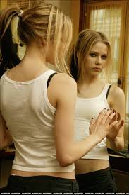 Résultat de recherche d'images pour "avril lavigne hot"